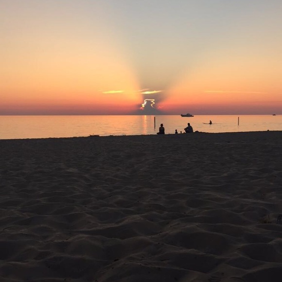 Meet your Posher, Madison - Picture 1 of 1